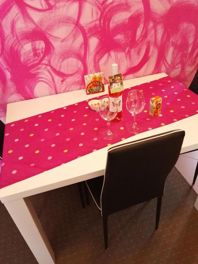Loren Pula Buitenkant foto